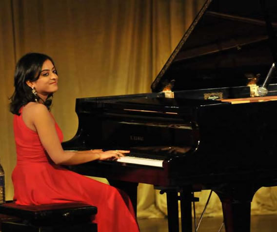 female piano player nagpur